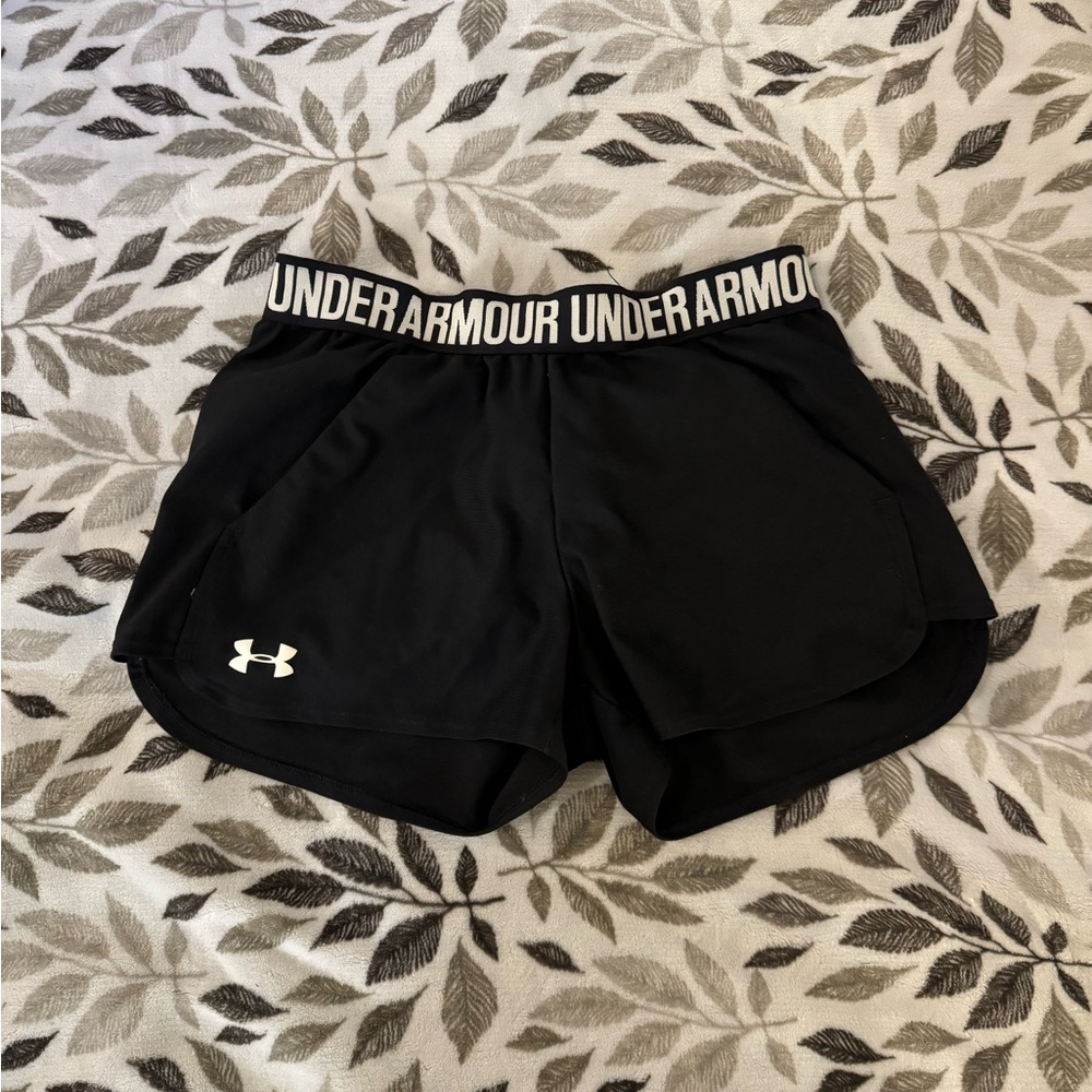 Under Armour short